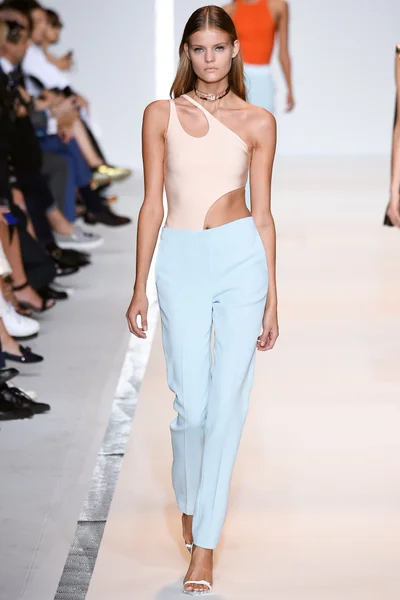Look 18
